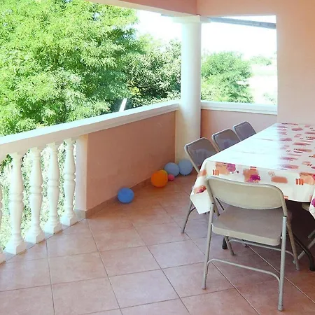 In Near Stunning Beaches Apartament Privlaka (Zadar)